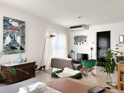 お気に入りのアイテムと共に暮らす窓辺